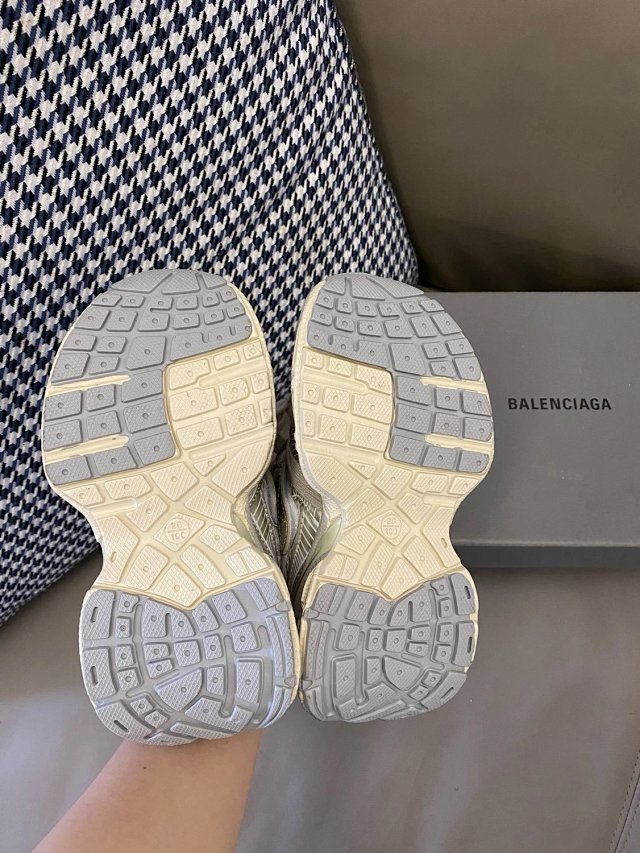 Balenciaga children's shoes: seller detail photo 11