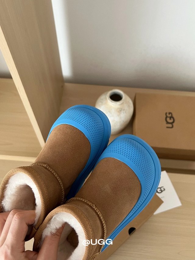 UGG Children's snow boots: seller detail photo 9