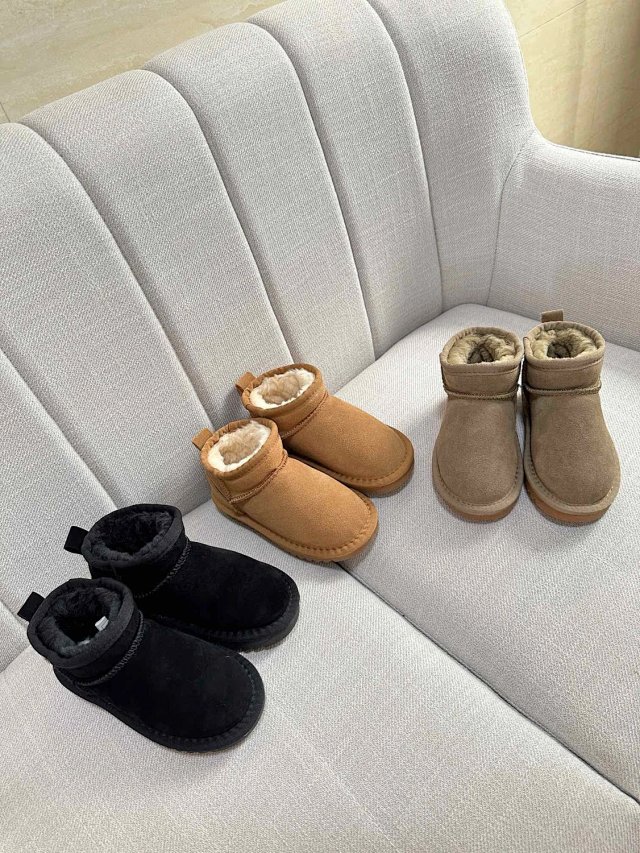 UGG Children's snow boots: seller detail photo 3