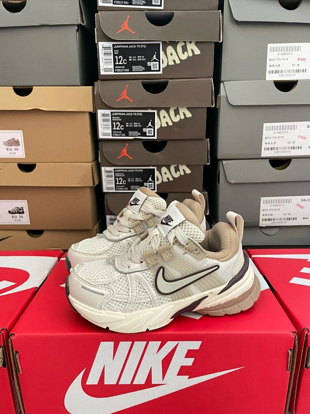 Nike V2K Run children's Shoes: seller detail photo 12