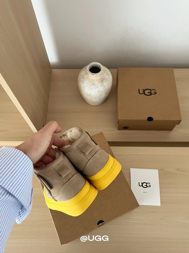 UGG Children's snow boots: seller detail photo 9