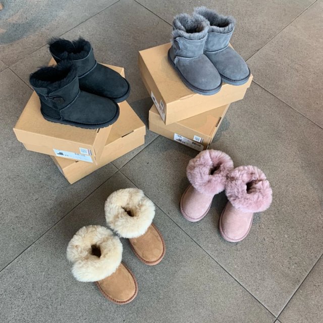UGG Children's snow boots: seller detail photo 4