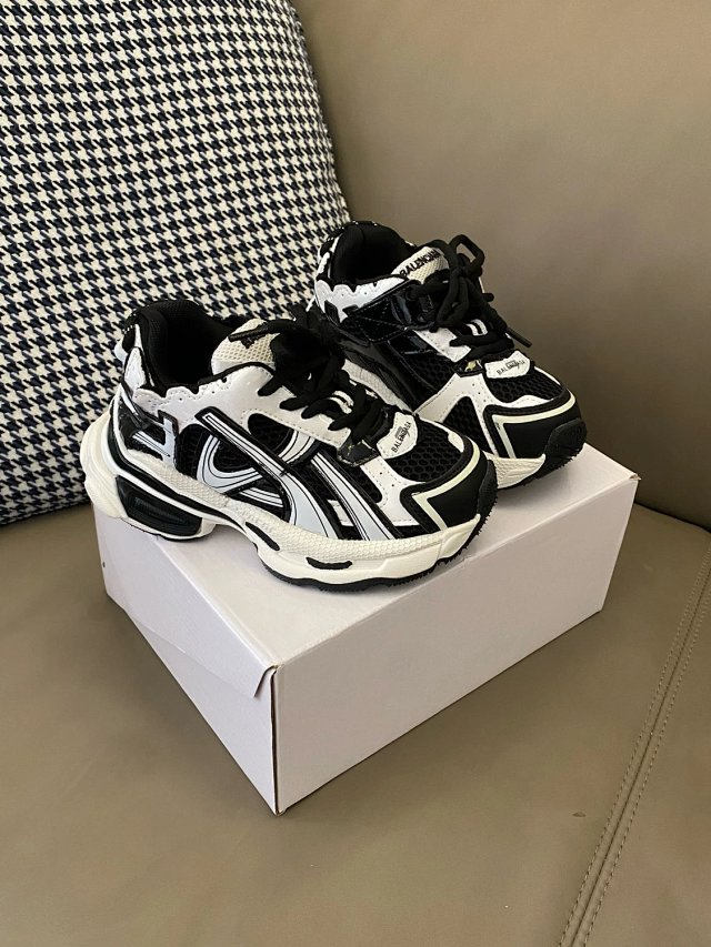 Balenciaga children's shoes: seller detail photo 5