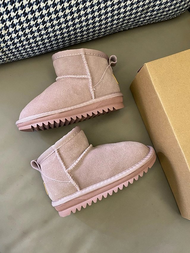 UGG Children's snow boots: seller detail photo 3