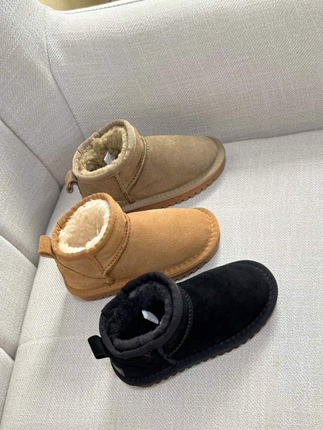 UGG Children's snow boots: seller detail photo 4