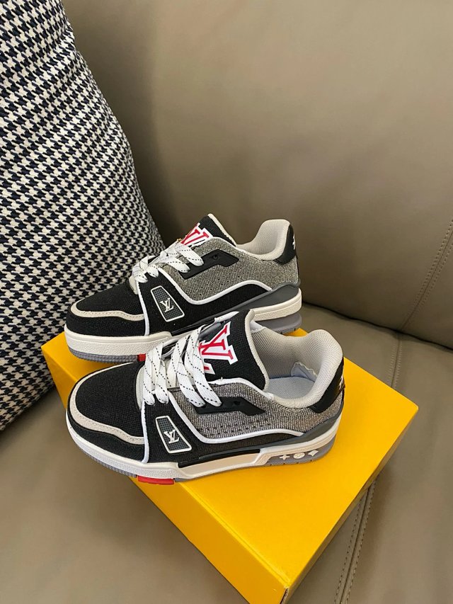 LV Louis Vuitton Children's Shoes: seller detail photo 5
