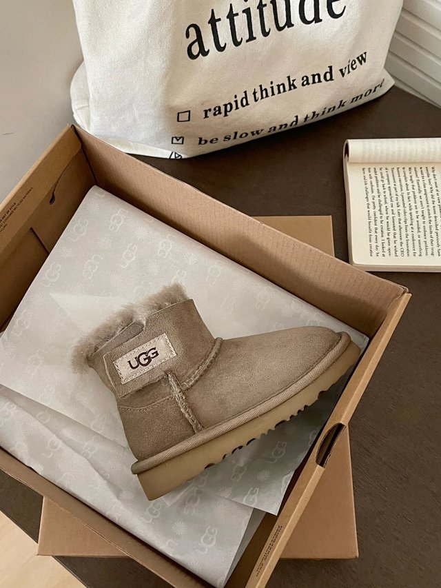 UGG Children's snow boots: seller detail photo 4