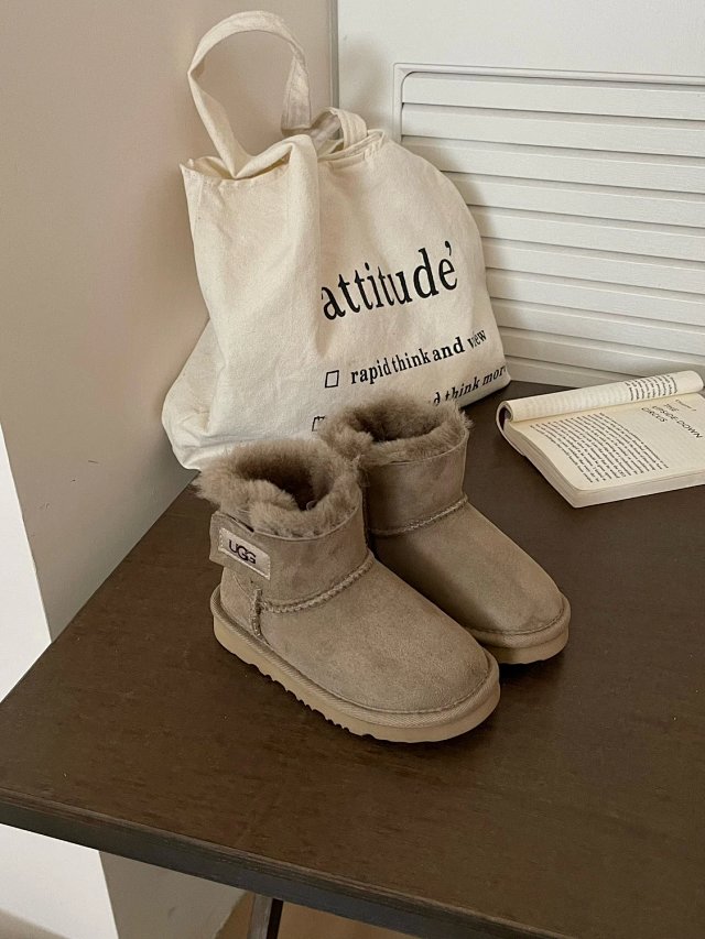 UGG Children's snow boots: seller detail photo 13