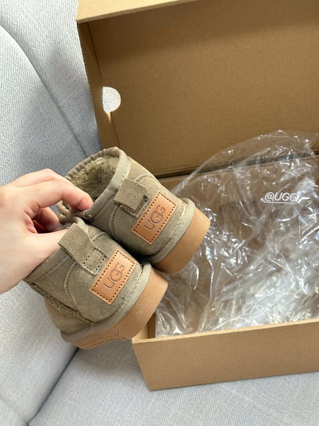 UGG Children's snow boots: seller detail photo 14