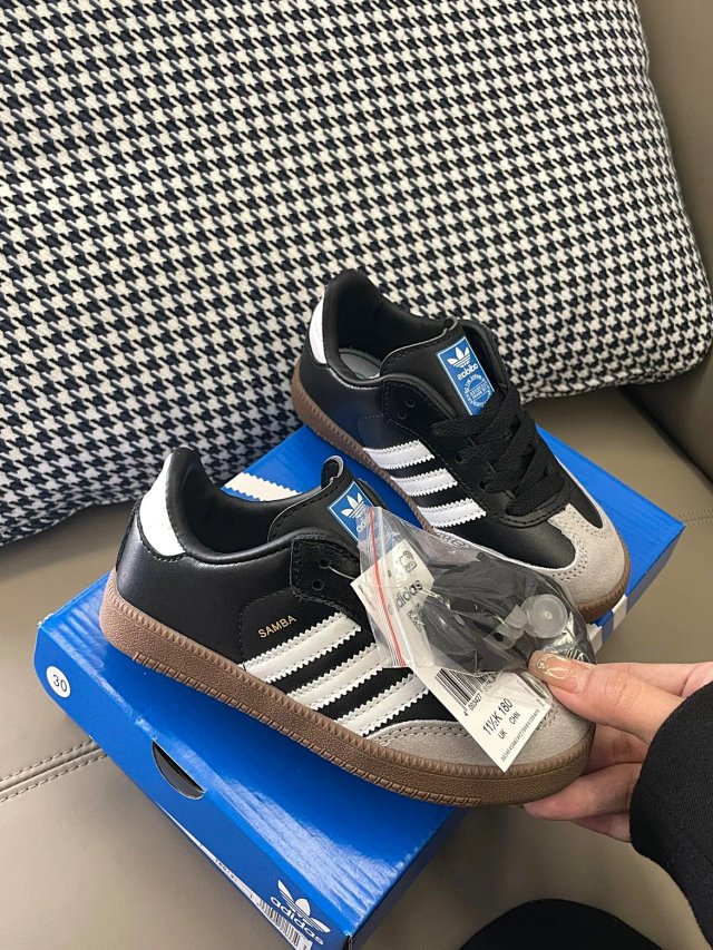 Adidas Children's Shoes: seller detail photo 14