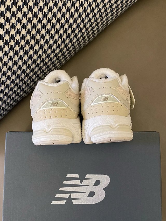 New Balance 2002 children's Shoes: seller detail photo 5