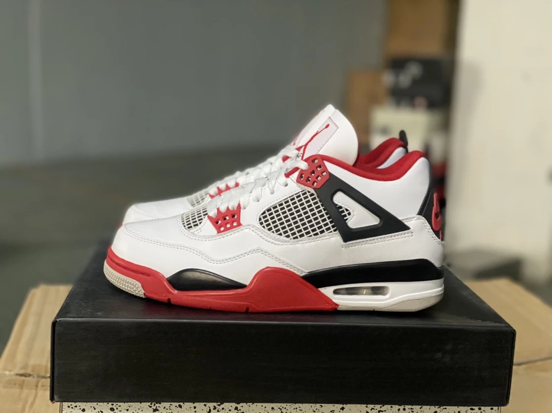 Special promotion AJ4 Qiao4 Air Jordan * n 4 AJ4 Black and White Red AJ4 Flame Red Basketball Shoes