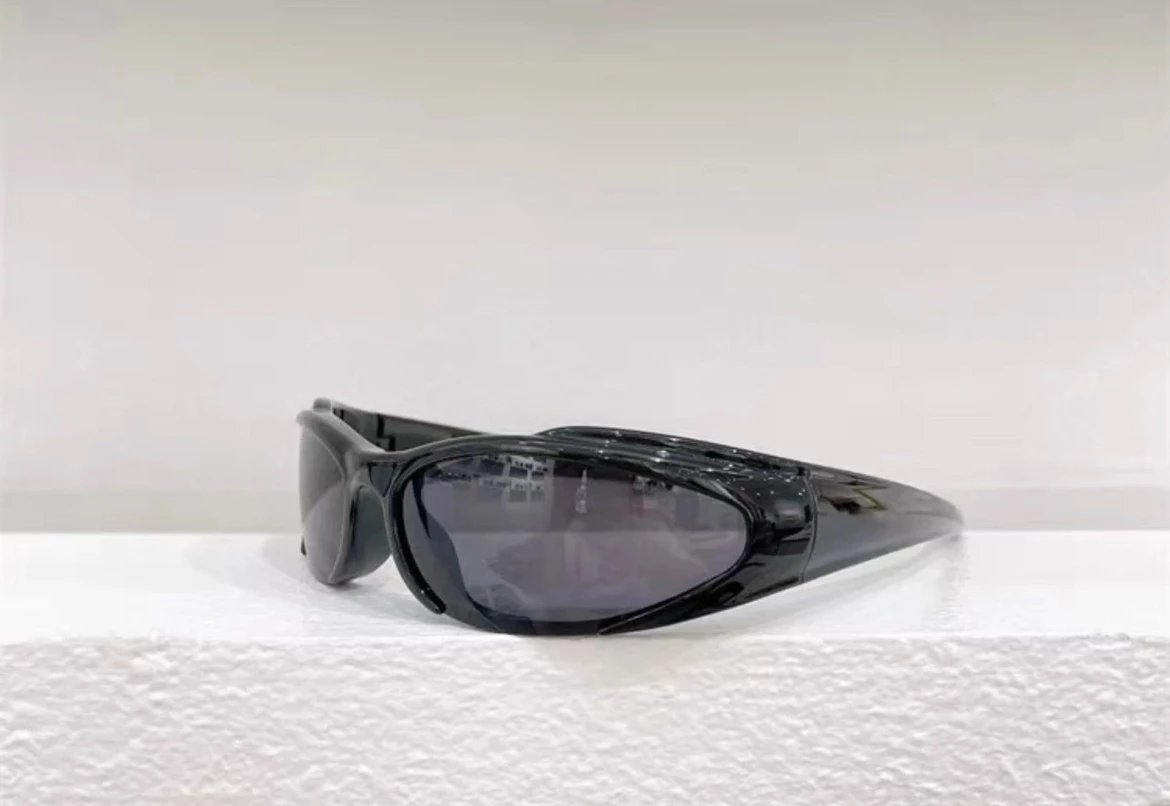 New BICG Paris 23SS Runway Notched Sunglasses — Trendy Western Influencer Style, Futuristic High-Street Shades