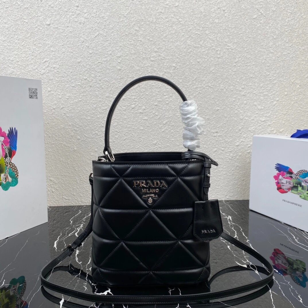 prada菱格水桶包手拎包单肩包进口小羊皮1BA319菱格链条手拎包
