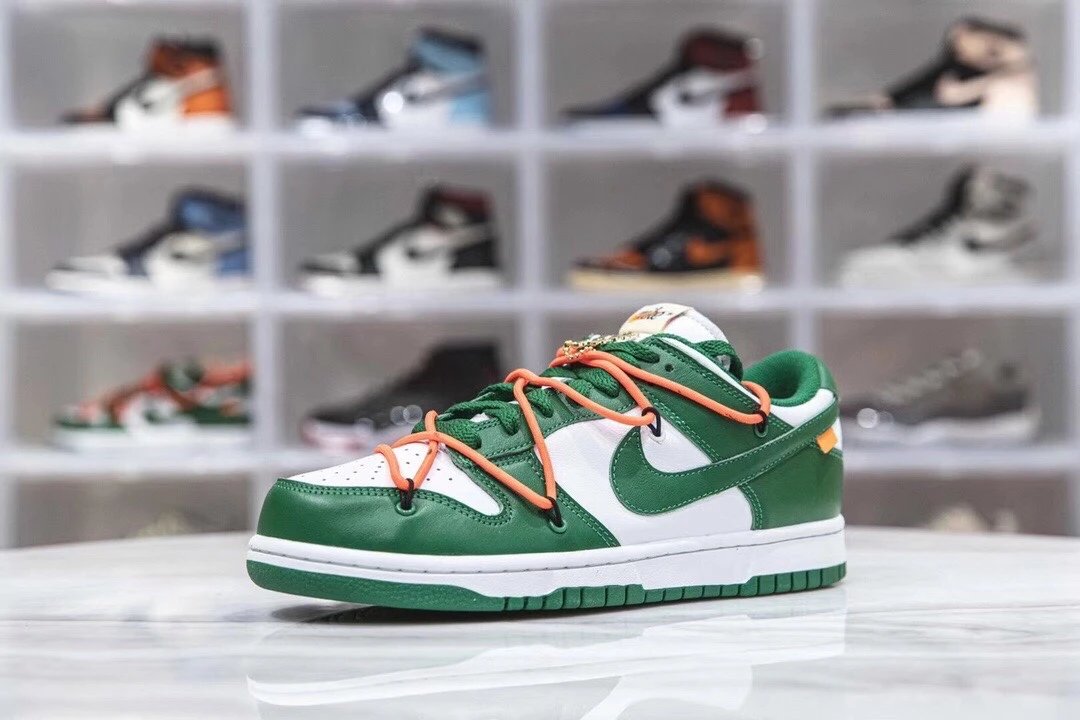 Off-White x Nike Dunk Low SB