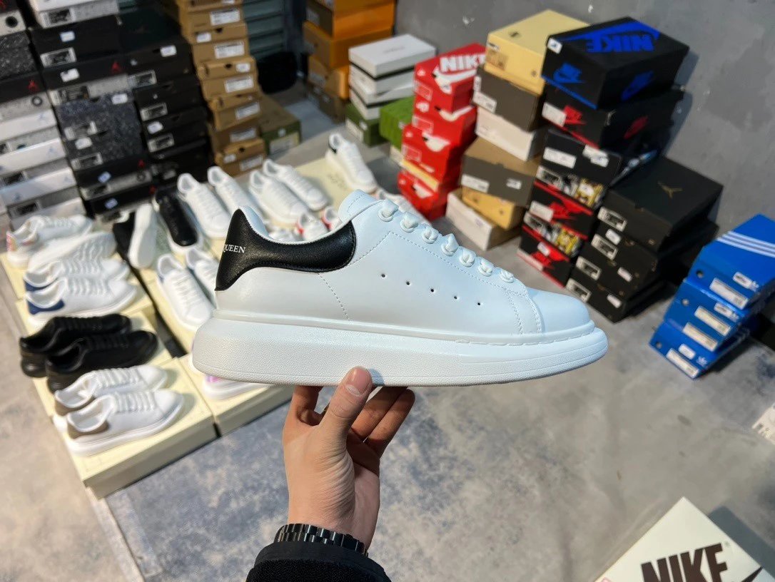 Alexander McQueen Oversized Sneaker White/Black Chunky Sneakers - 4