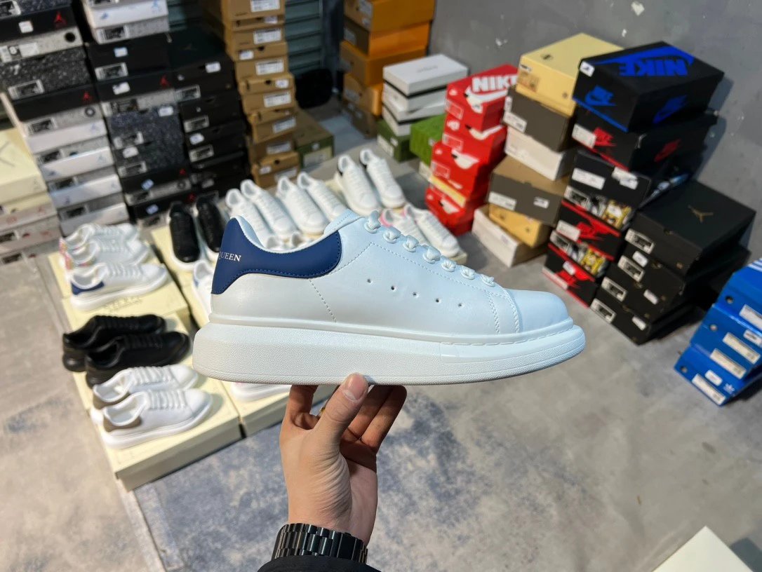 Alexander McQueen Oversized Sneaker White/Black Chunky Sneakers - 8