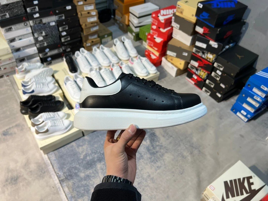 Alexander McQueen Oversized Sneaker White/Black Chunky Sneakers - 6