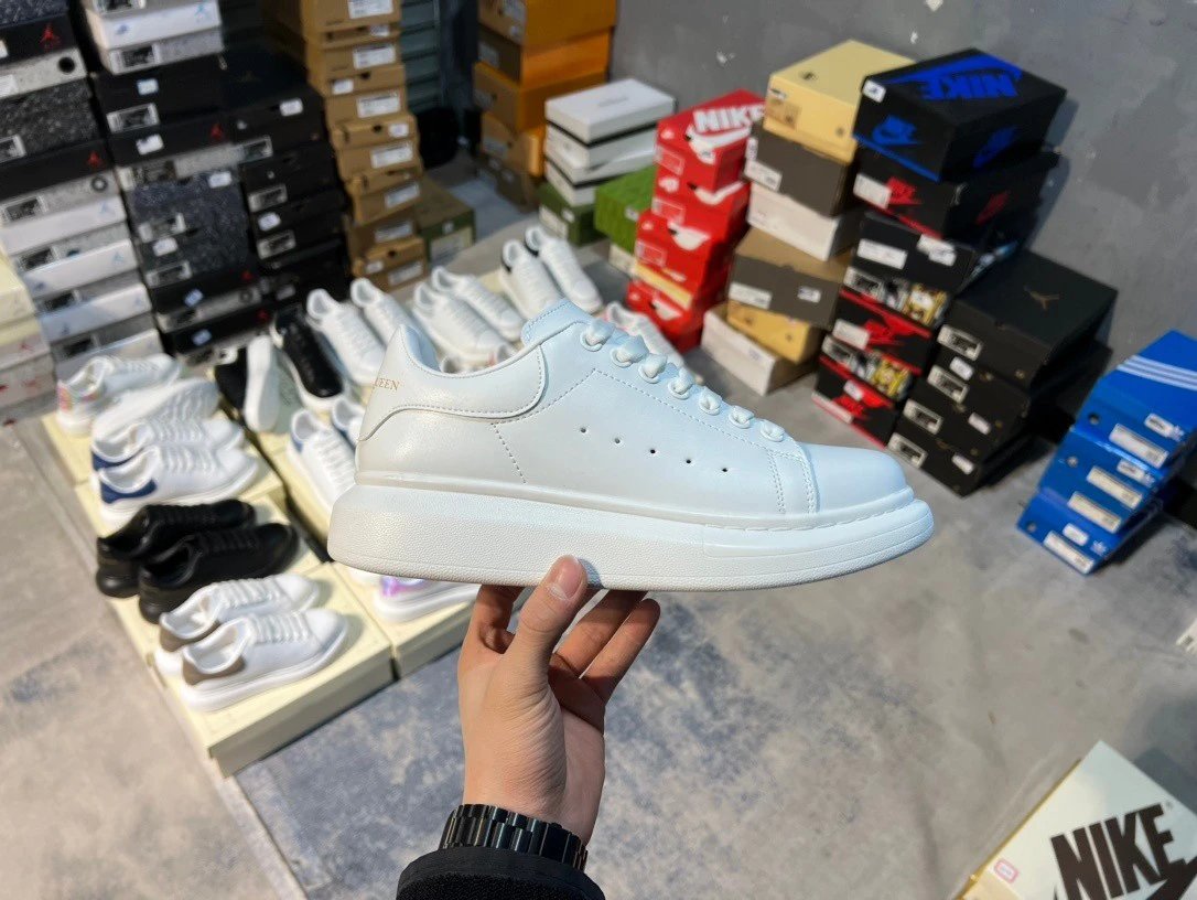 Alexander McQueen Oversized Sneaker White/Black Chunky Sneakers - 12