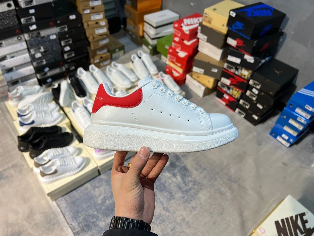Alexander McQueen Oversized Sneaker White/Black Chunky Sneakers - 10