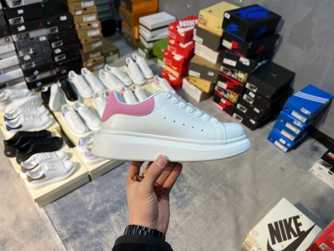 Alexander McQueen Oversized Sneaker White/Black Chunky Sneakers - 11