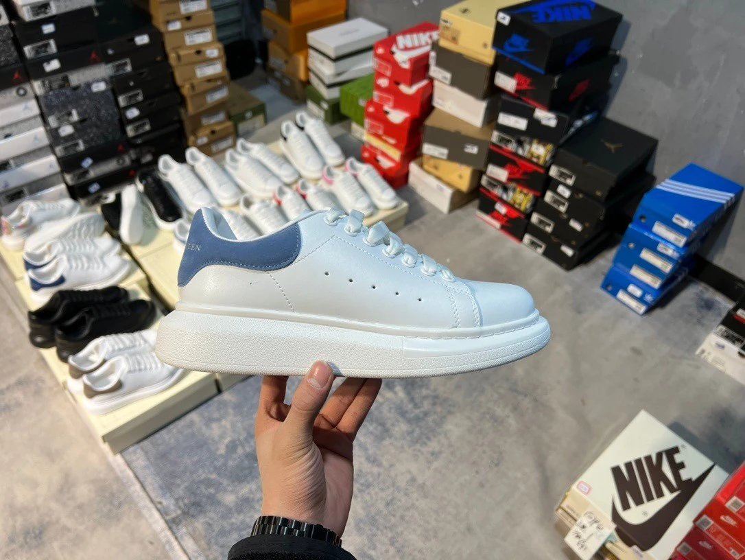 Alexander McQueen Oversized Sneaker White/Black Chunky Sneakers - 13