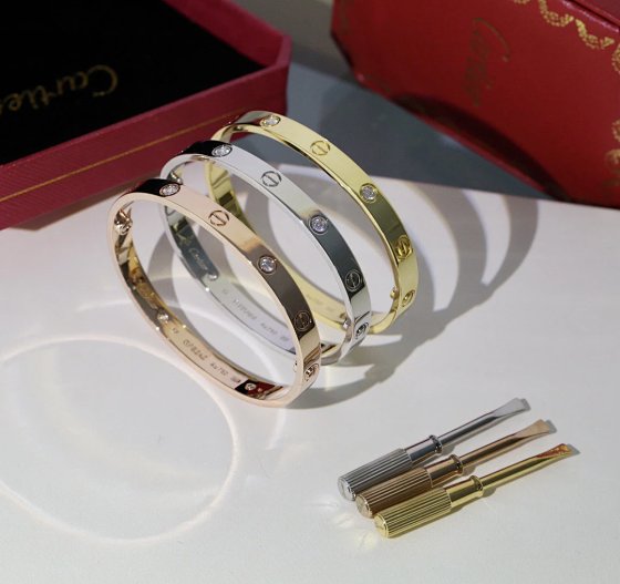 KDY Gold-Plated V-Bangle Bracelet Full Set with Packaging