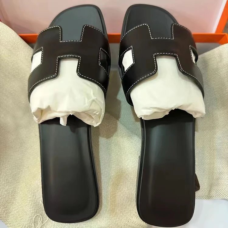 Hermès Oran Slide Black Leather Slippers - 11