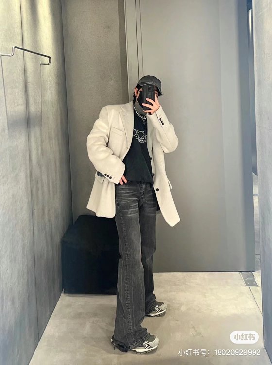 Clearance Sale No After-sales Service: Factory Liquidation of 22FW Flared Black Jeans - Lost Videotape. Even Common Items on Xianyu Cost 120+. Please Review Details Before Purchase.