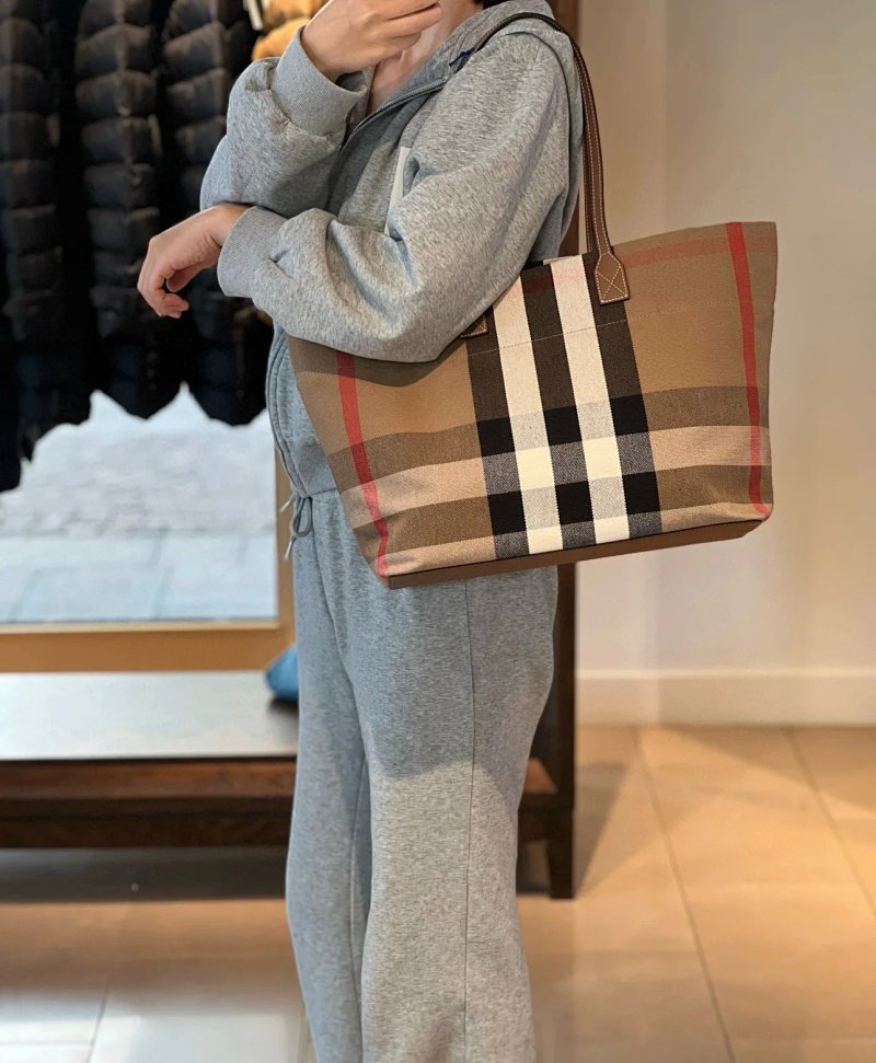 Burberry Bbr Tote 𝟑𝟓 𝟑𝟎 𝟏𝟓𝐜𝐦