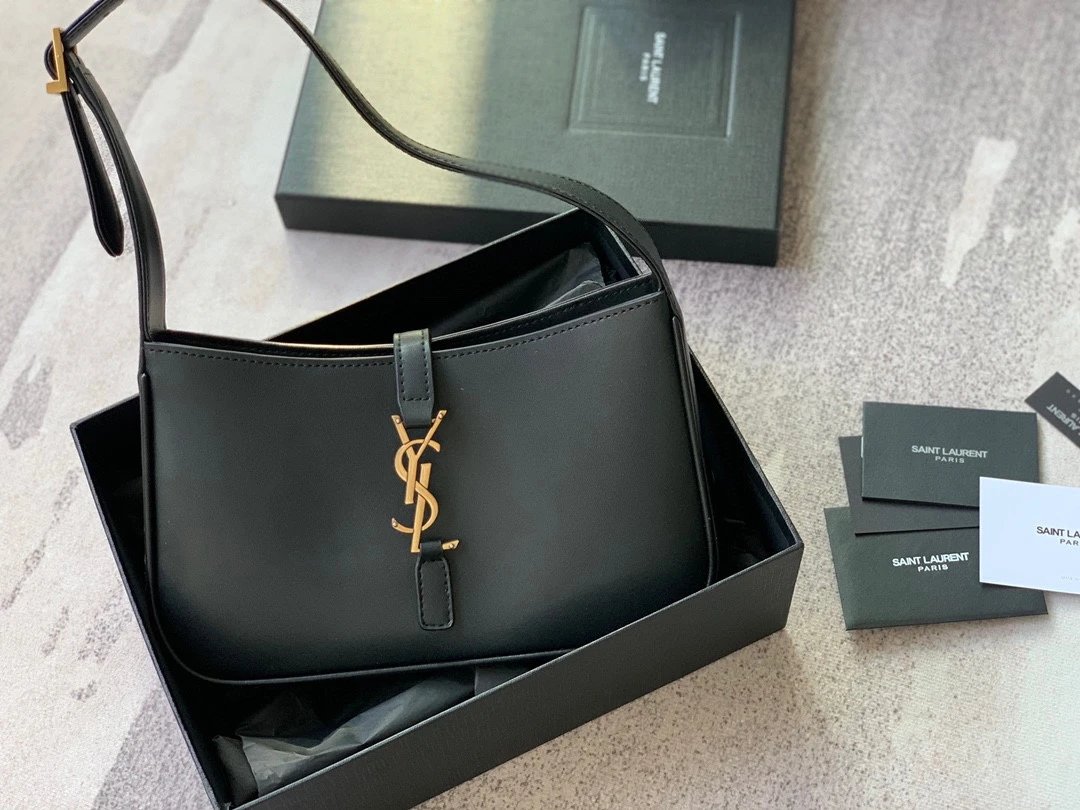 Saint Laurent Le 5 À 7 Handbag