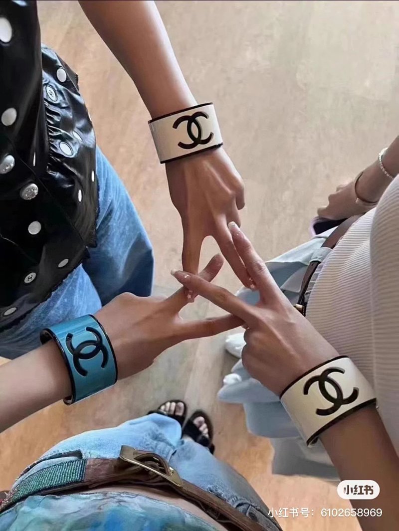 Bracelet from Kk