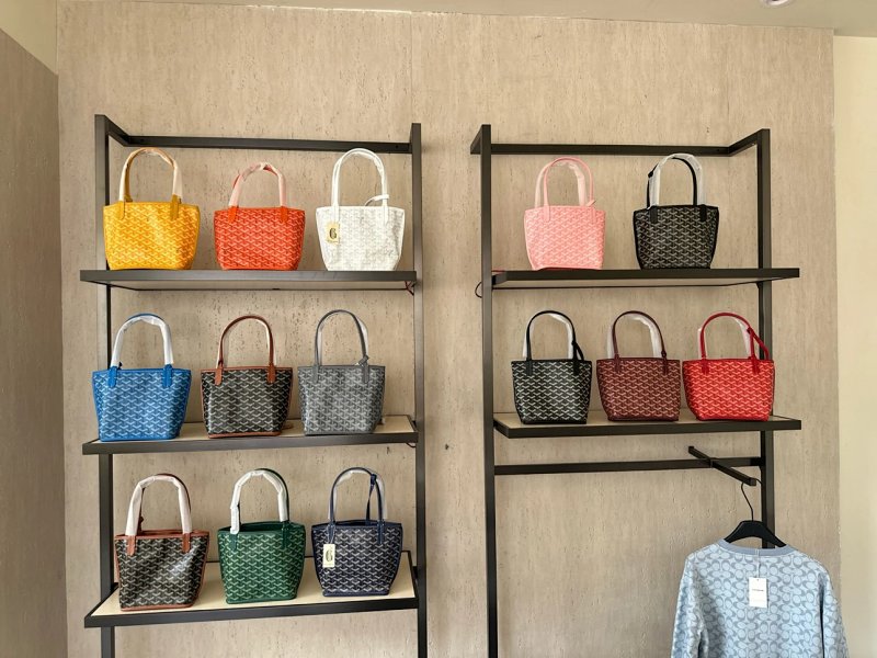 Goyard shopping bag