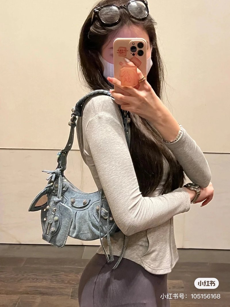 Balenciaga Le Cagole