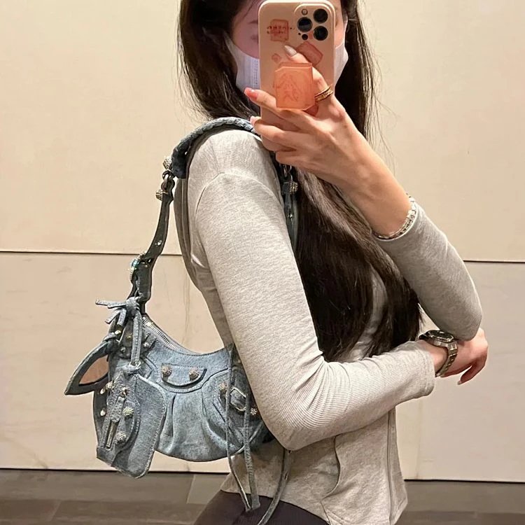 Balenciaga Le Cagole