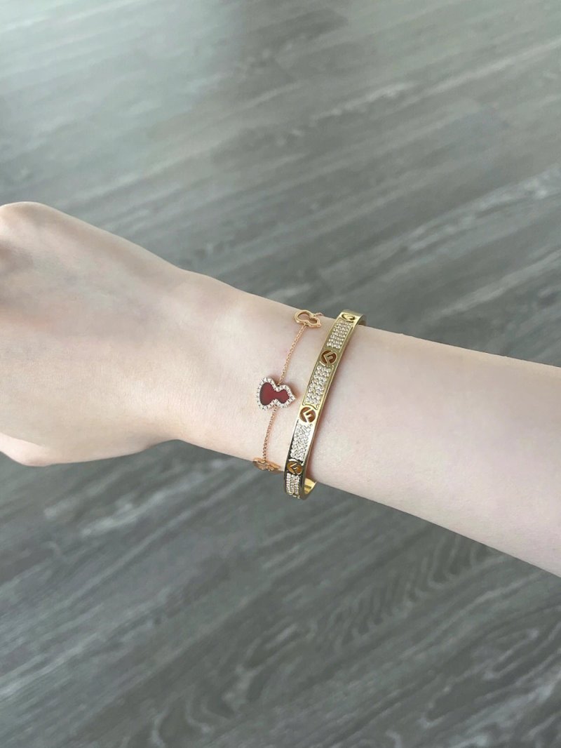 Bracelet from Kk