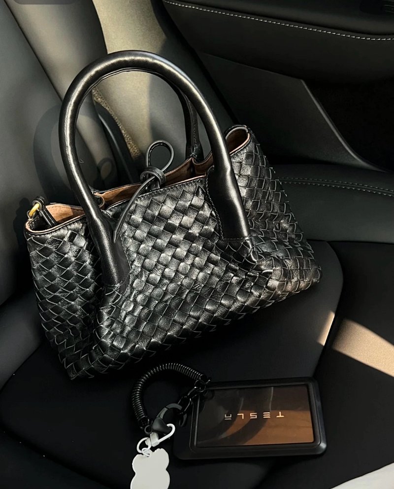 Bv Bottega Venet Pinacoteca 𝟏𝟓 𝟐𝟒 𝟏𝟐𝐜𝐦