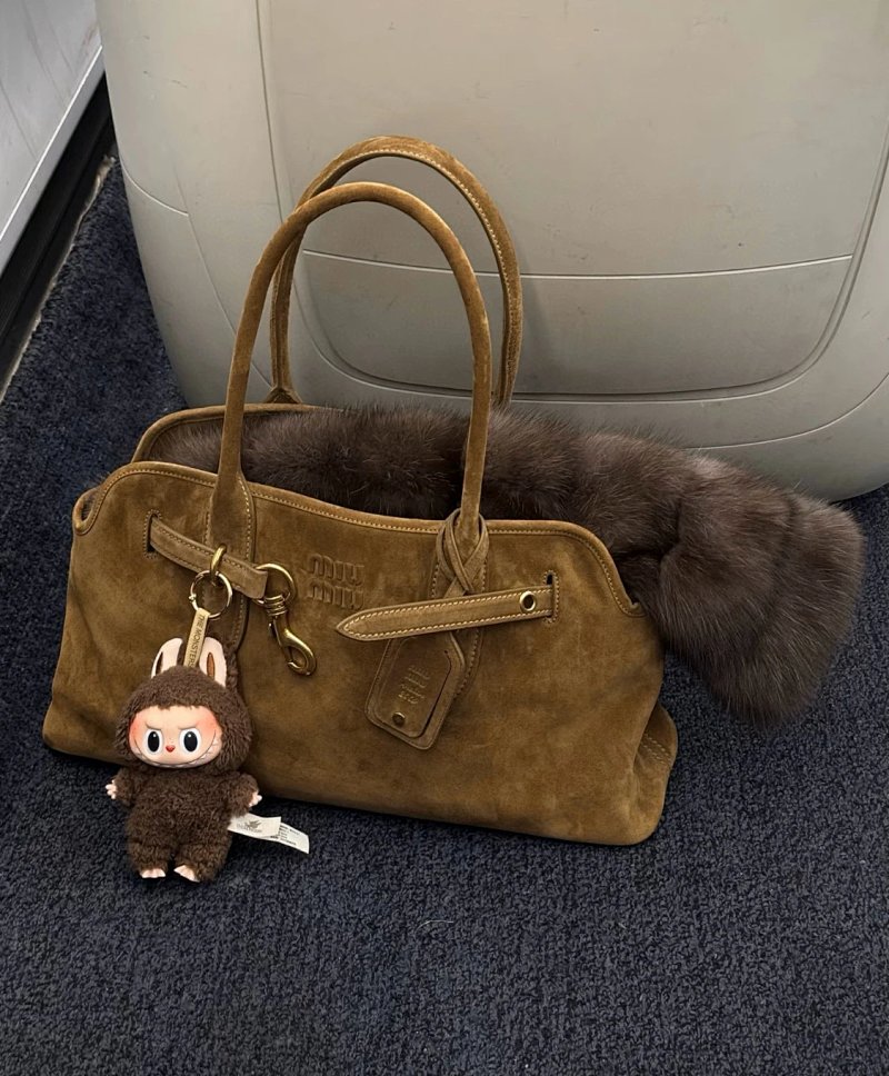 Miumiu 25 Aventure 𝟒𝟒 𝟐𝟐 𝟏𝟒𝐜𝐦