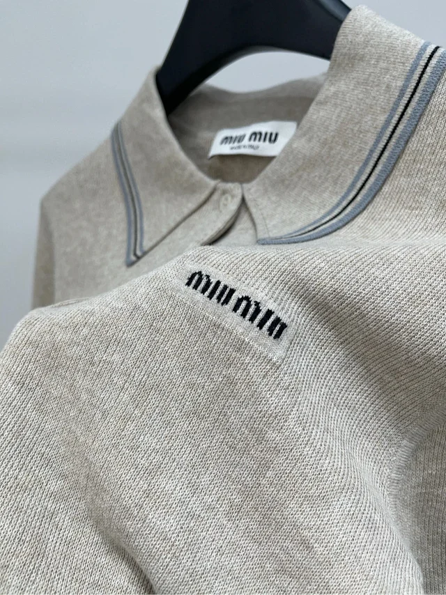Miu Knitwear Short-Sleeve Knit Polo Top with Contrast Tipped Collar product detail image 8