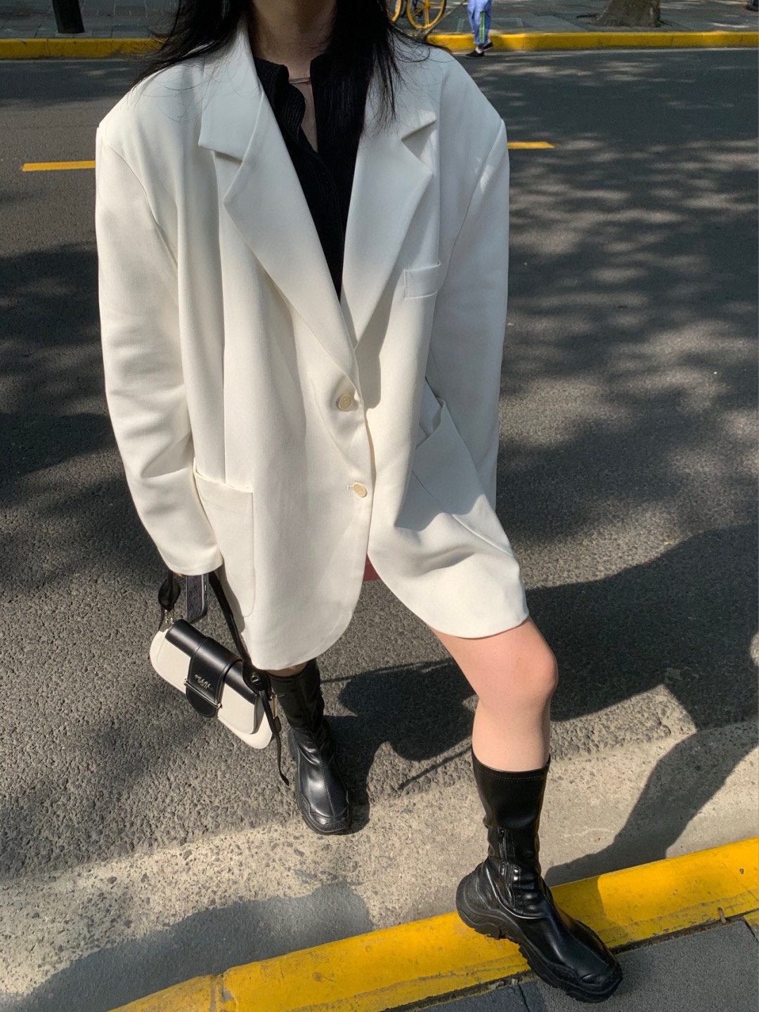 White Oversized Blazer [1 styl