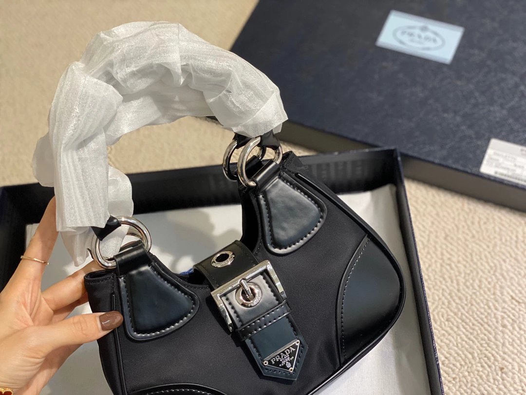Prada Re-Edition 2002 Shoulder Bag