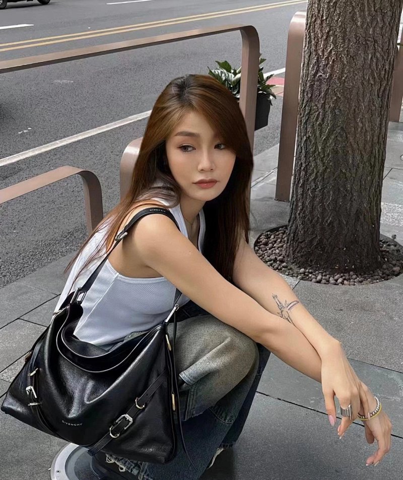 Givenchy Voyou 40.27.6cm