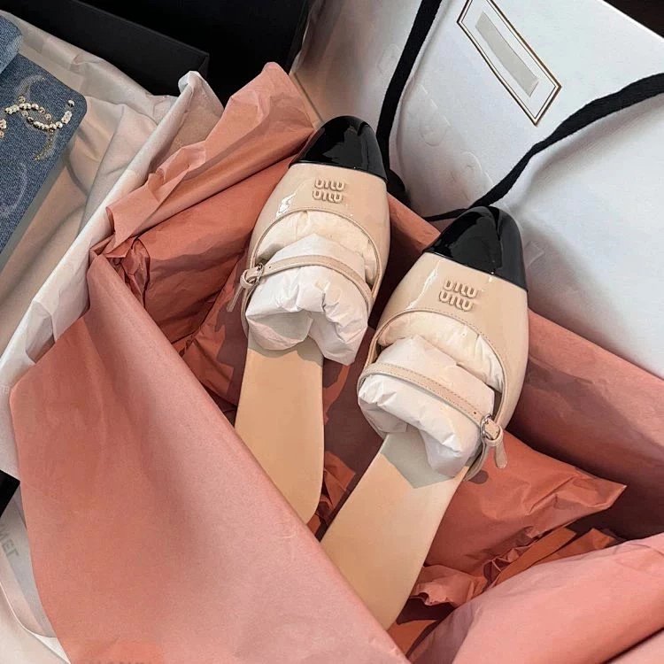 Miu Miu slides