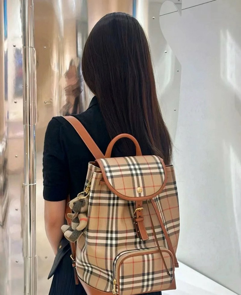 Burberry Bbr 𝟐𝟒 𝟏𝟑 𝟑𝟕