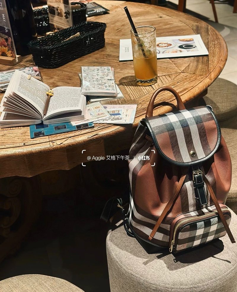 Bbr Burberry 𝟐𝟒 𝟏𝟑 𝟑𝟕