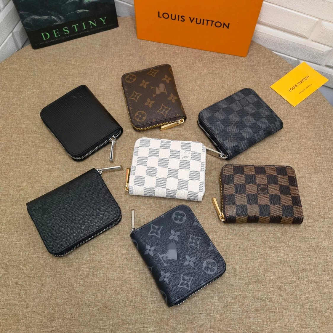WALLET LOUIS V.