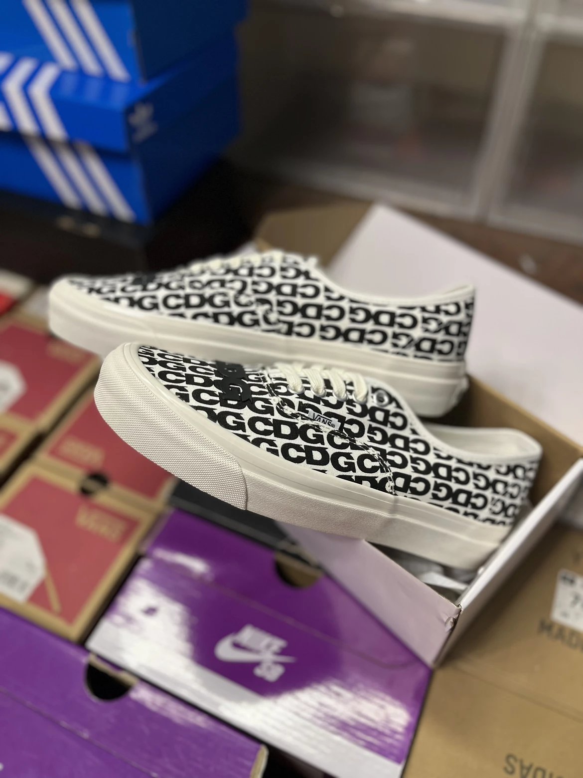 Loss making special offer, non refundable, non exchangeable CDG co branded low cut sneakers