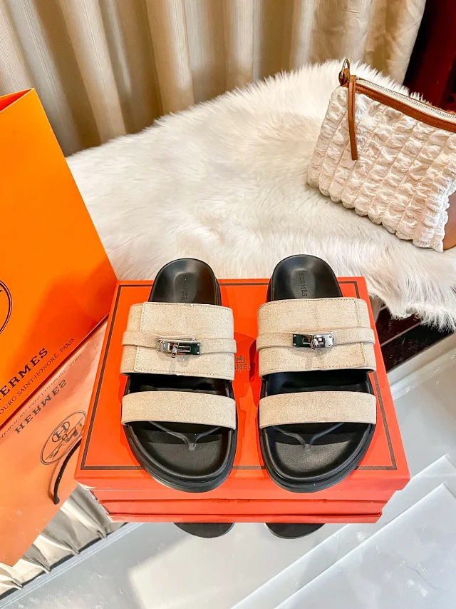 Hermès Sandals Two-strap flat with Kelly buckle product detail image 1
