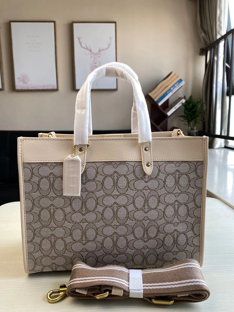 Coach Field Tote30 Signature Tote