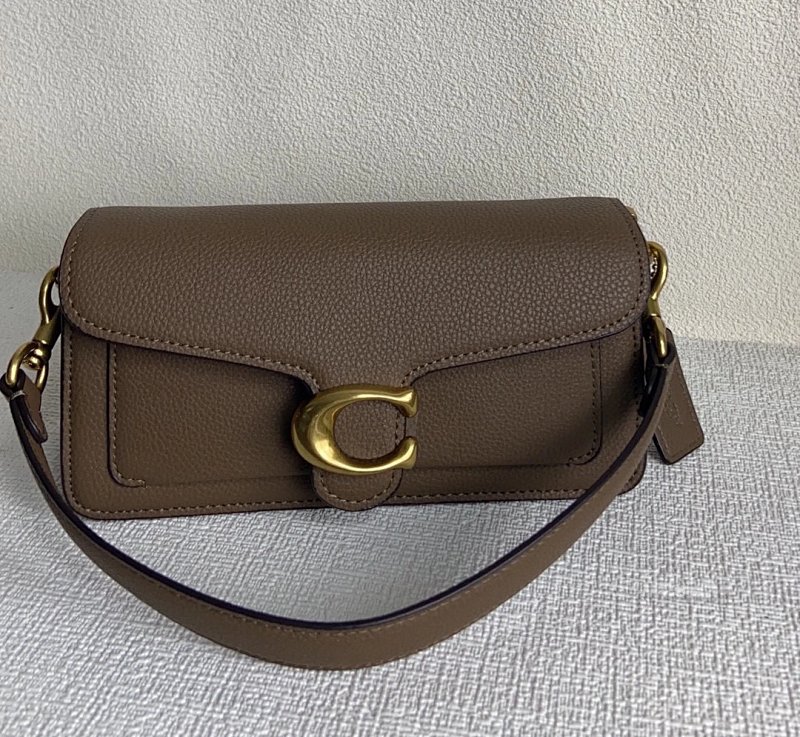 Louis Vuitton Tabby20 Logo